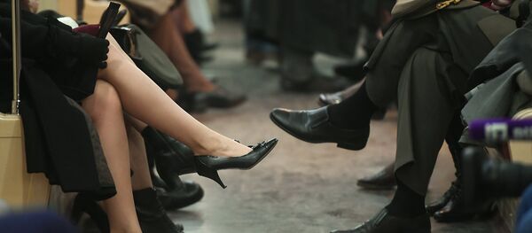 禮儀專家建議不要用運動鞋搭配正裝 - 俄羅斯衛星通訊社