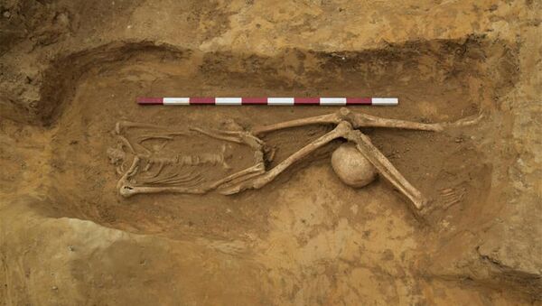 英格蘭現神秘墓地 頭骨被置於雙腿之間 - 俄羅斯衛星通訊社