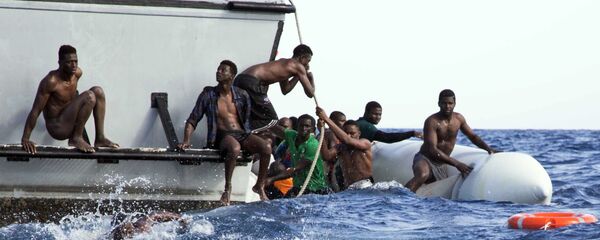 歐盟委員會：歐盟2015年以來已在地中海營救65萬余名難民 - 俄羅斯衛星通訊社