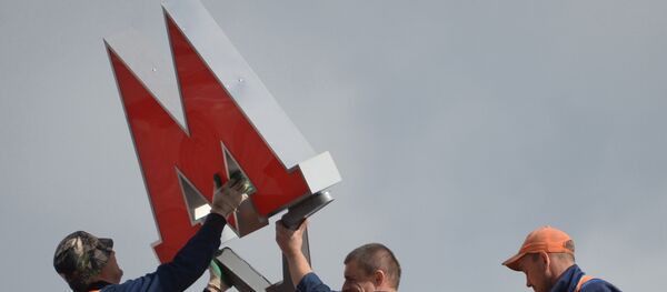 购买莫斯科地铁旧标志牌最多的是中美商人及游客 - 俄罗斯卫星通讯社