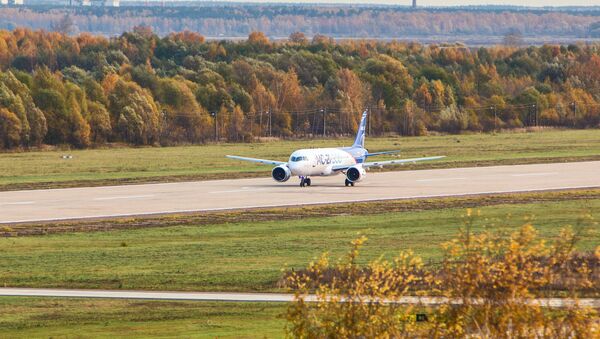 Самолет МС-21 совершает посадку в аэропорту Жуковский во время первого перелета из Иркутска - 俄羅斯衛星通訊社