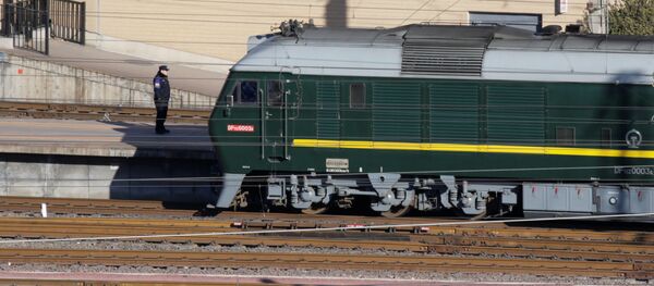 Поезд, на котором приехал лидер КНДР Ким Чен Ын, на железнодорожном вокзале Пекина - 俄罗斯卫星通讯社