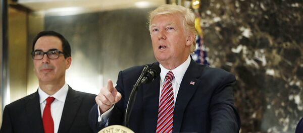 US President Donald Trump, accompanied by the country's Treasury Secretary Steven Mnuchin, speaks to the media in the lobby of Trump Tower in New York - 俄罗斯卫星通讯社