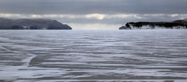 俄科学家：贝加尔湖底的数亿吨石油或在发生地震时引发灾难 - 俄罗斯卫星通讯社