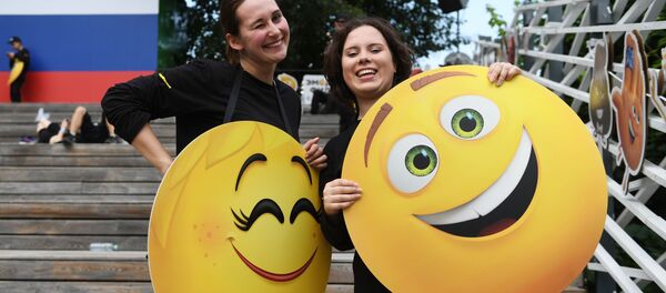 一位秋明年轻妈妈的微笑被评为世上最美 - 俄罗斯卫星通讯社