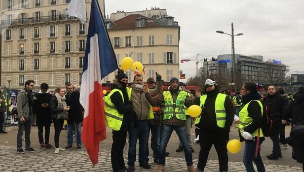 法国为抗议活动动员八万警察 - 俄罗斯卫星通讯社