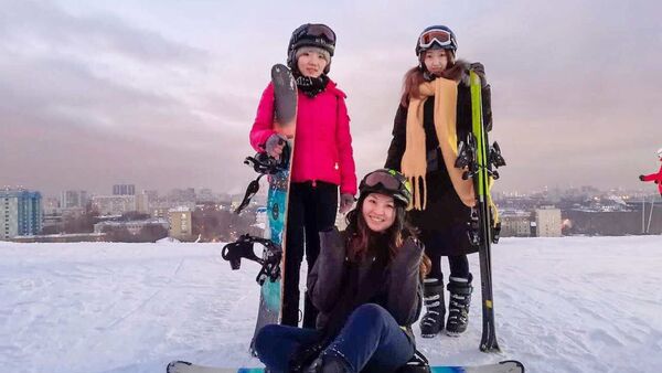 李小姐和她的朋友们在俄罗斯滑雪场 - 俄罗斯卫星通讯社