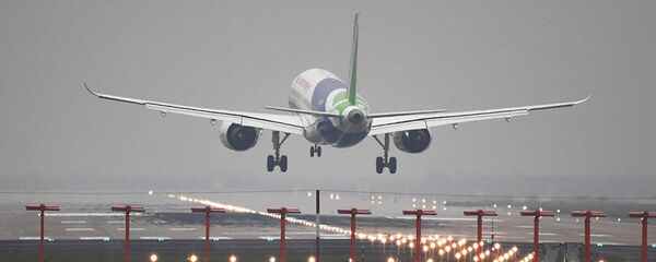Chinese C919 passenger jet lands on its maiden flight at Pudong International Airport in Shanghai - 俄罗斯卫星通讯社