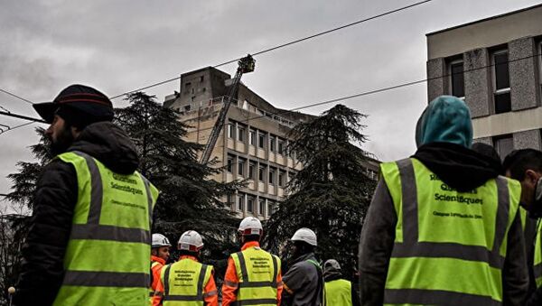 法国里昂一高校大楼起火 人撤离现场 - 俄罗斯卫星通讯社