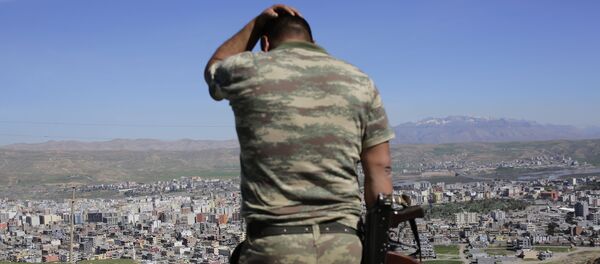 Турецкий после тяжелых боев между правительственными войсками и курдскими боевиками в курдском городе Джизре на юго-востоке Турции. Архивное фото Турецкий после тяжелых боев между правительственными войсками и курдскими боевиками в курдском городе Джизре на юго-востоке Турции. Архивное фото - 俄羅斯衛星通訊社