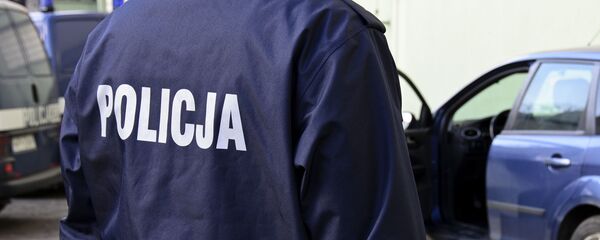 Полицейский у машины в Польше - 俄羅斯衛星通訊社