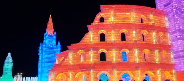 Ледяные скульптуры на международном фестивале снега и льда в Харбине - 俄罗斯卫星通讯社