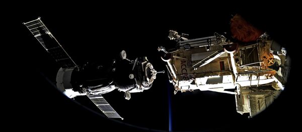 俄意美三国宇航员搭乘“联盟MS-13”号飞船抵达国际空间站 - 俄罗斯卫星通讯社