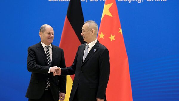 Olaf Scholz shakes hands with China's Vice Premier Liu He - 俄羅斯衛星通訊社