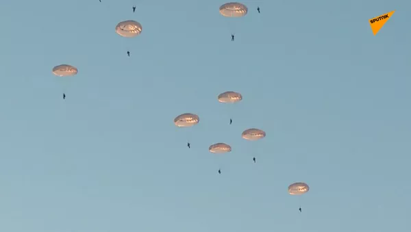 俄科斯特羅馬舉行大規模空降兵演習 - 俄羅斯衛星通訊社