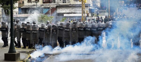 Сотрудники правоохранительных органов во время акции протеста в Каракасе - 俄羅斯衛星通訊社