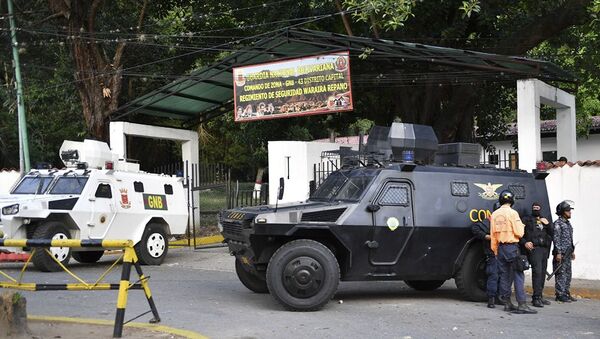 Бронированные машины перед штаб-квартирой Боливарианской национальной гвардии в Каракасе, Венесуэла. 21 января 2019 - 俄罗斯卫星通讯社