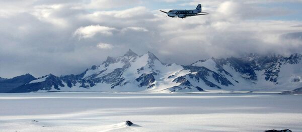 Горный массив Вольтадт в Антарктиде, в районе которого  находится российская научная станция Новолазаревская - 俄罗斯卫星通讯社