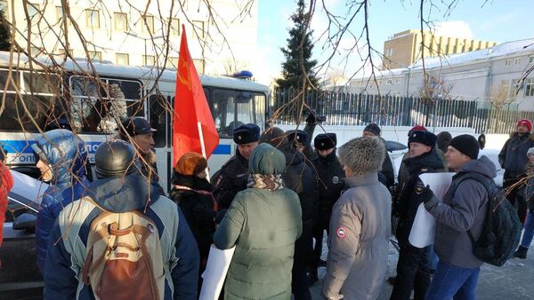 日本驻俄使馆前约20名抗议者被拘留 - 俄罗斯卫星通讯社