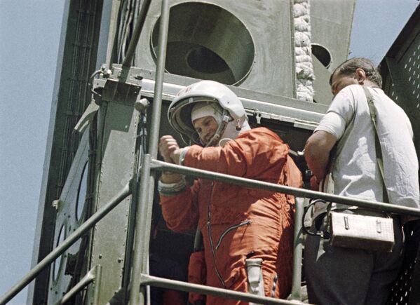 宇航员瓦列金娜∙捷列什科娃在起飞前。她是世界上首位女宇航员，也是唯一一位独自飞往太空的女宇航员。 - 俄罗斯卫星通讯社