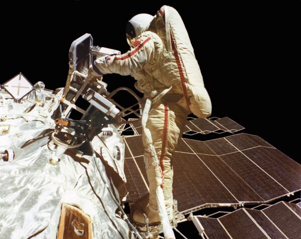 在第二次飛行中薩維茨卡婭走出船艙來到太空。從那時起再沒有一位女宇航員成功地走到太空中。 - 俄羅斯衛星通訊社