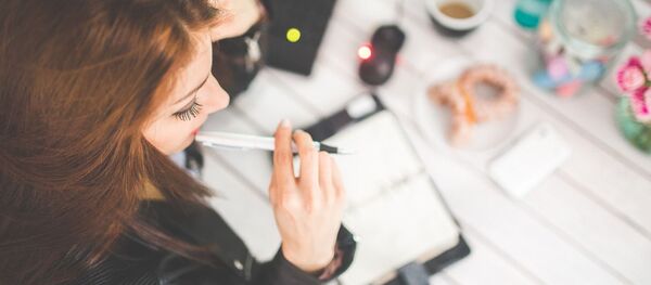 科學家：女性的大腦比男性年輕三歲 - 俄羅斯衛星通訊社