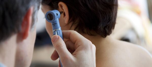 Пациент на приеме у отоларинголога - 俄罗斯卫星通讯社