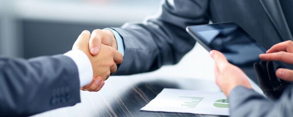 Рукопожатие деловых людей - 俄罗斯卫星通讯社