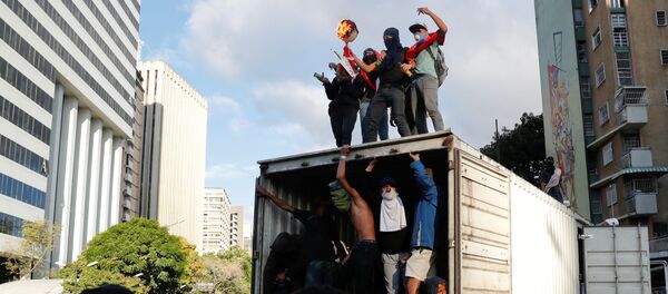 Протестующие против правительства президента Венесуэлы Николаса Мадуро в Каракасе, Венесуэла - 俄罗斯卫星通讯社