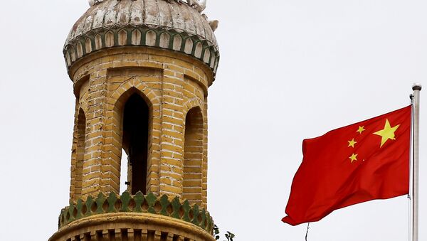 Китайский флаг на башне в Кашгаре, Синьцзян-Уйгурский автономный район, Китай - 俄羅斯衛星通訊社
