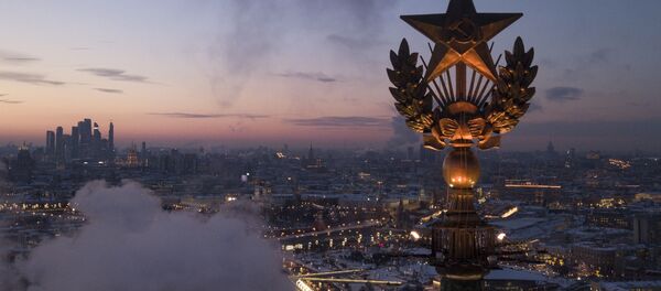 Звезда на крыше высотного здания на Котельнической набережной в Москве - 俄羅斯衛星通訊社