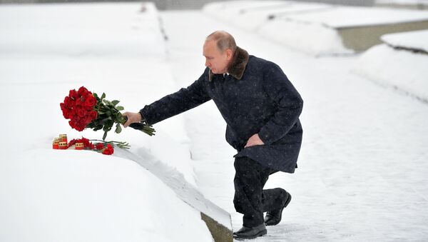 普京向祖国母亲纪念碑献花圈纪念列宁格勒保卫战胜利75周年 - 俄罗斯卫星通讯社