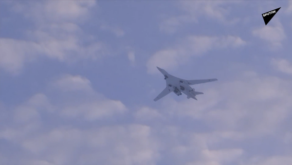 图-160飞越北极上空 - 俄罗斯卫星通讯社