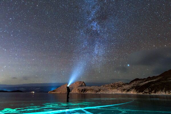 簡直是宇宙：貝加爾湖美得不真實的樣子 - 俄羅斯衛星通訊社