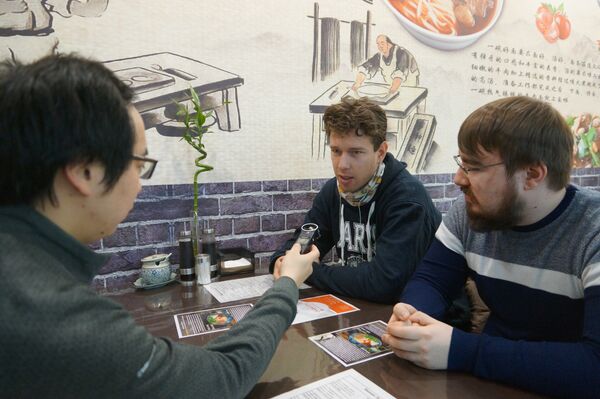 基里尔(左)和他的朋友季马 - 俄罗斯卫星通讯社