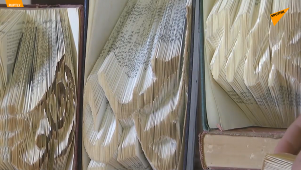 巴勒斯坦艺术家变书本为折纸艺术 - 俄罗斯卫星通讯社