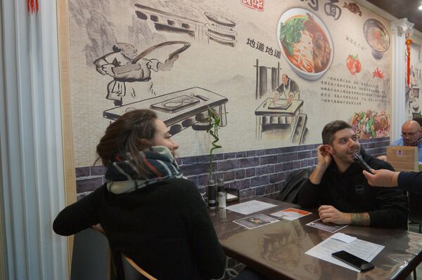 萨沙（左）和斯塔宁斯拉夫 - 俄罗斯卫星通讯社