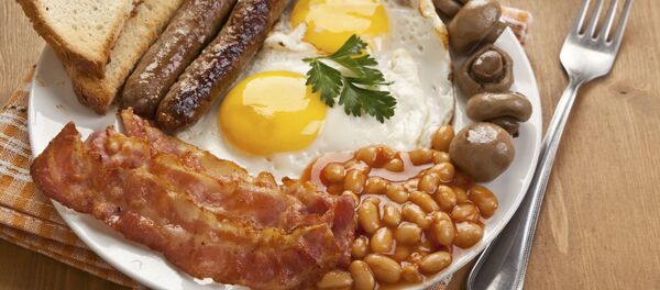 记者因参赛而吃了大份早餐，结果却仍然败北 - 俄罗斯卫星通讯社