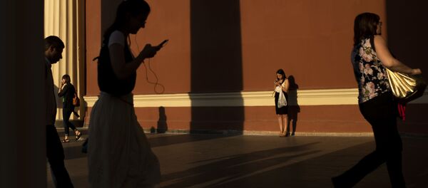 媒体：美国制裁华为丝毫未损俄罗斯消费者对华为手机的热情 - 俄罗斯卫星通讯社