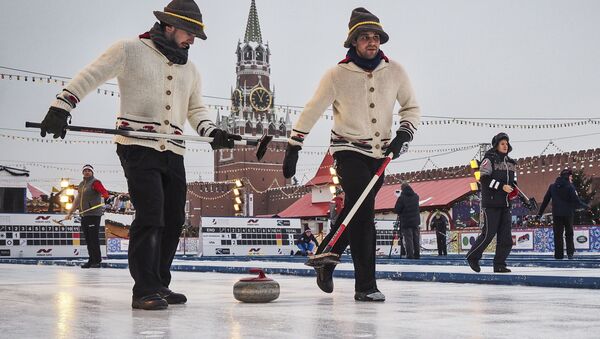 红场上的冰壶赛 - 俄罗斯卫星通讯社