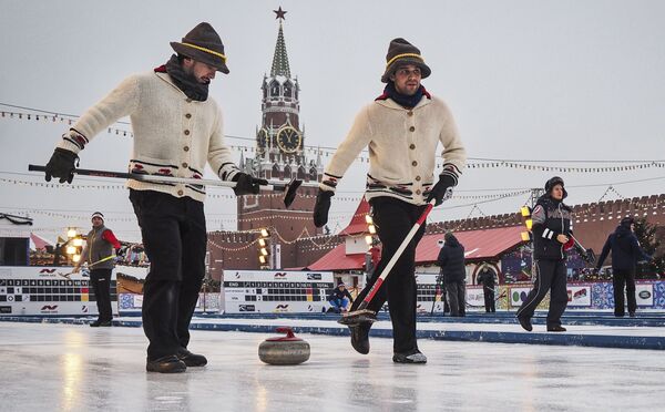 紅場上的冰壺賽 - 俄羅斯衛星通訊社