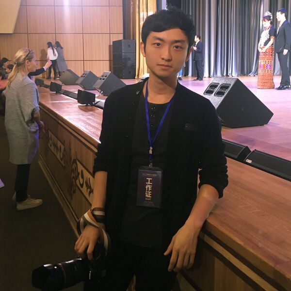 欧文韬在“2017海南文化俄蒙行”中担任摄影工作 欧文韬在“2017海南文化俄蒙行”中担任摄影工作 - 俄罗斯卫星通讯社