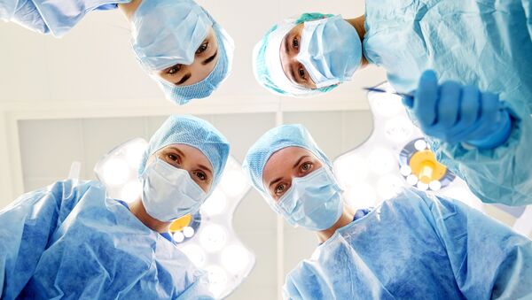 Медицинские работники во время операции - 俄罗斯卫星通讯社
