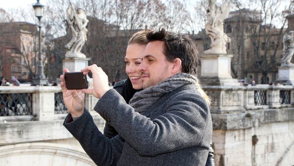 美駐羅馬旅遊公司將為單身女遊客提供租個男朋友拍合照的服務 - 俄羅斯衛星通訊社