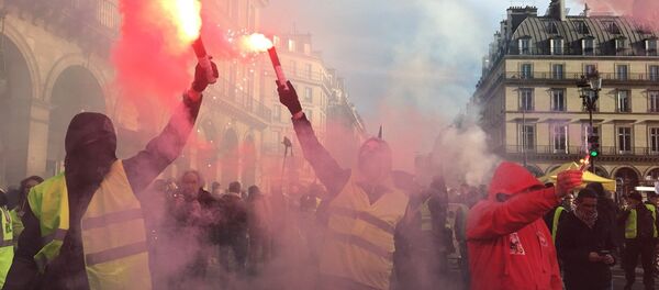 巴黎游行出现骚乱 蒙面人打砸橱窗 巴黎游行出现骚乱 蒙面人打砸橱窗 - 俄罗斯卫星通讯社