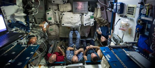 Астронавты МКС за просмотром фильма - 俄罗斯卫星通讯社