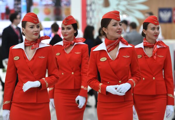 在索契舉辦俄羅斯投資論壇期間，俄羅斯國際航空公司的空姐 - 俄羅斯衛星通訊社