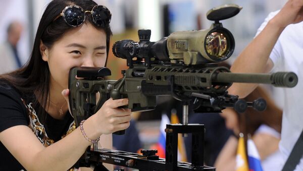 Китаянка со снайперской винтовкой - 俄罗斯卫星通讯社