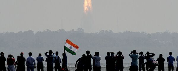 Зрители наблюдают запуск индийской ракеты-носителя PSLV-C37 на Шрихарикоте Зрители наблюдают запуск индийской ракеты-носителя PSLV-C37 на Шрихарикоте - 俄羅斯衛星通訊社