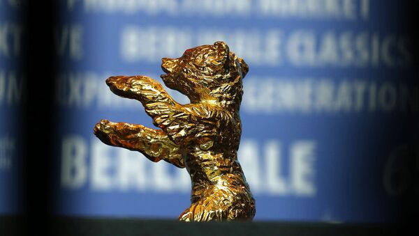 Главная награда Берлинского кинофестиваля - статуэтка Золотой медведь - 俄罗斯卫星通讯社